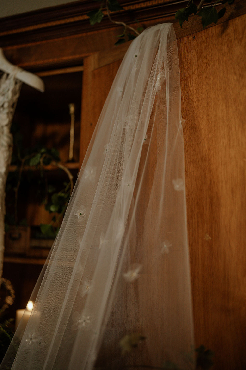 Beth - Flutter Flower Veil, Ivory/Emerald