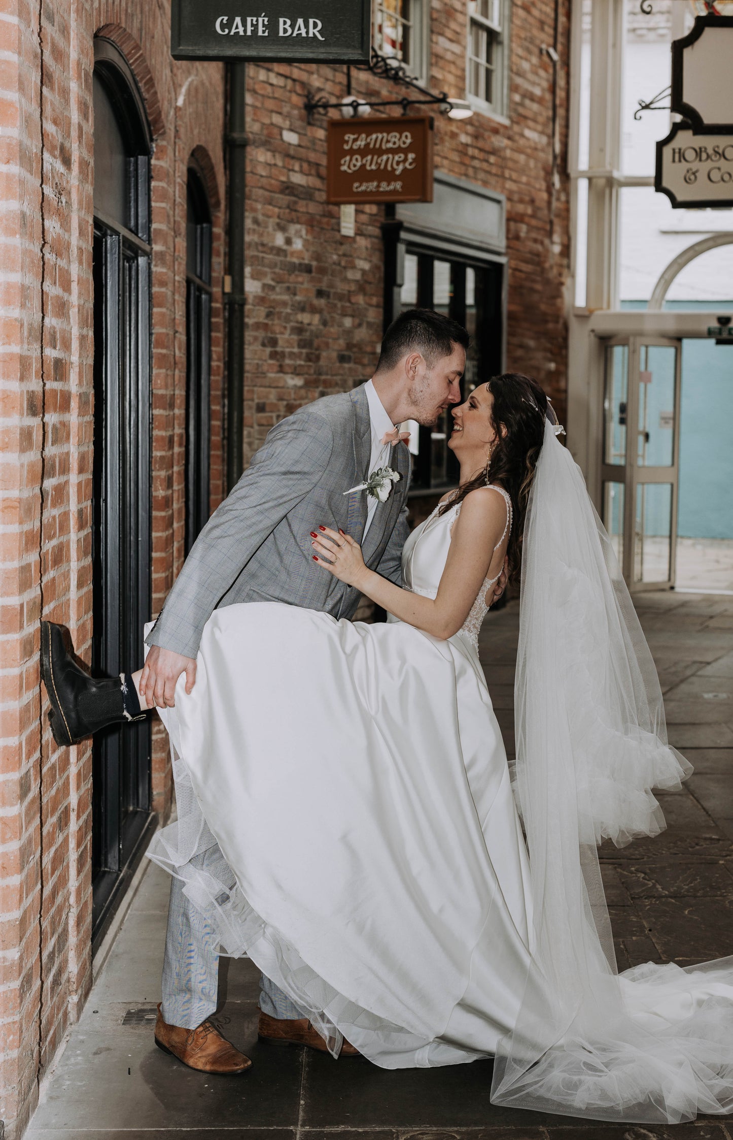 Annie - Ruffled Two-Tier Veil, Ivory